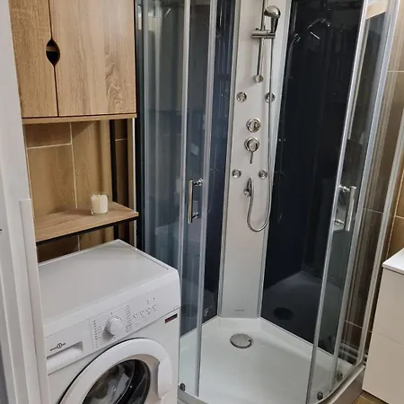 Apartmán Hosted By Adrian Nîmes